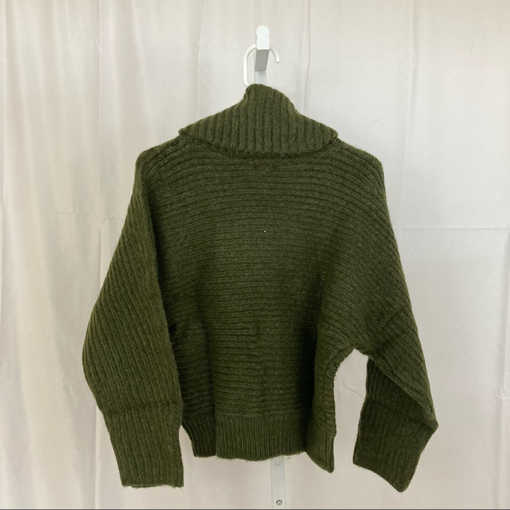NEW Leith Nordstrom Women’s Olive Green Soft Turtleneck Sweater NWT - Picture 7 of 7